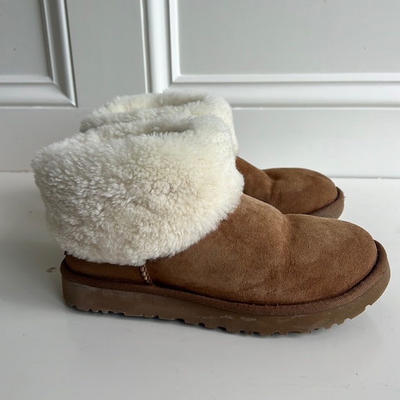 UGG Shoes - Ugg minis with fur